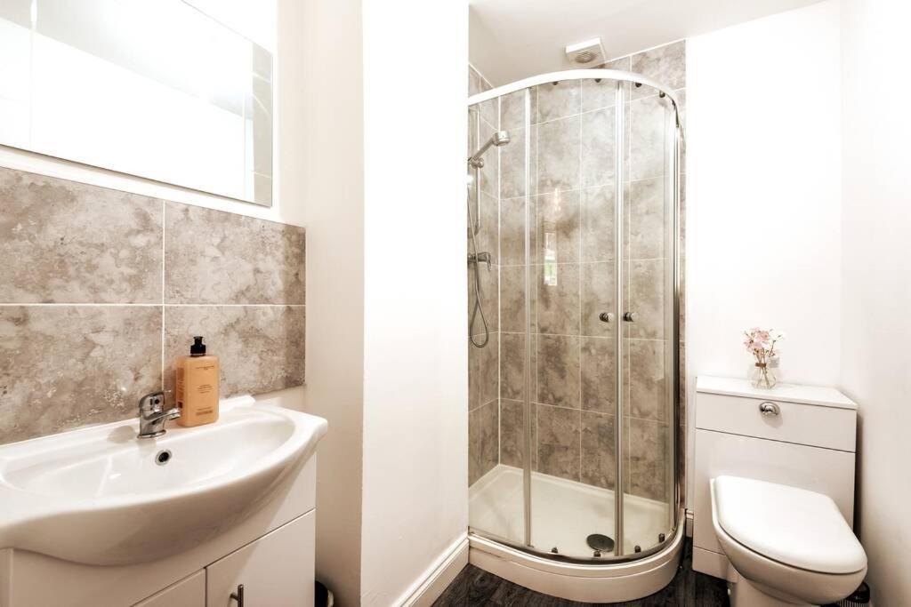 Liverpool City Centre - Fabulous 3 En-Suite Bedrooms - Sleeps 10 People المظهر الخارجي الصورة